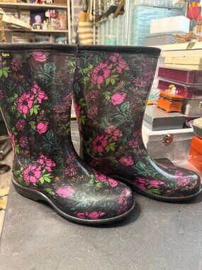 WOMEN'S FLORAL RAIN BOOTS - WATERPROOF - MID CALF - SIZE 6